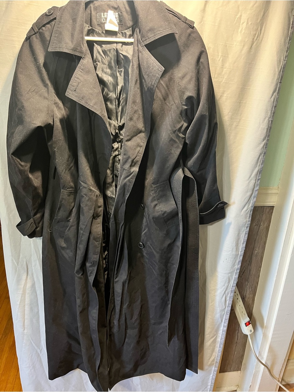 WoMen's Black Trench Coat size 8 levin classics